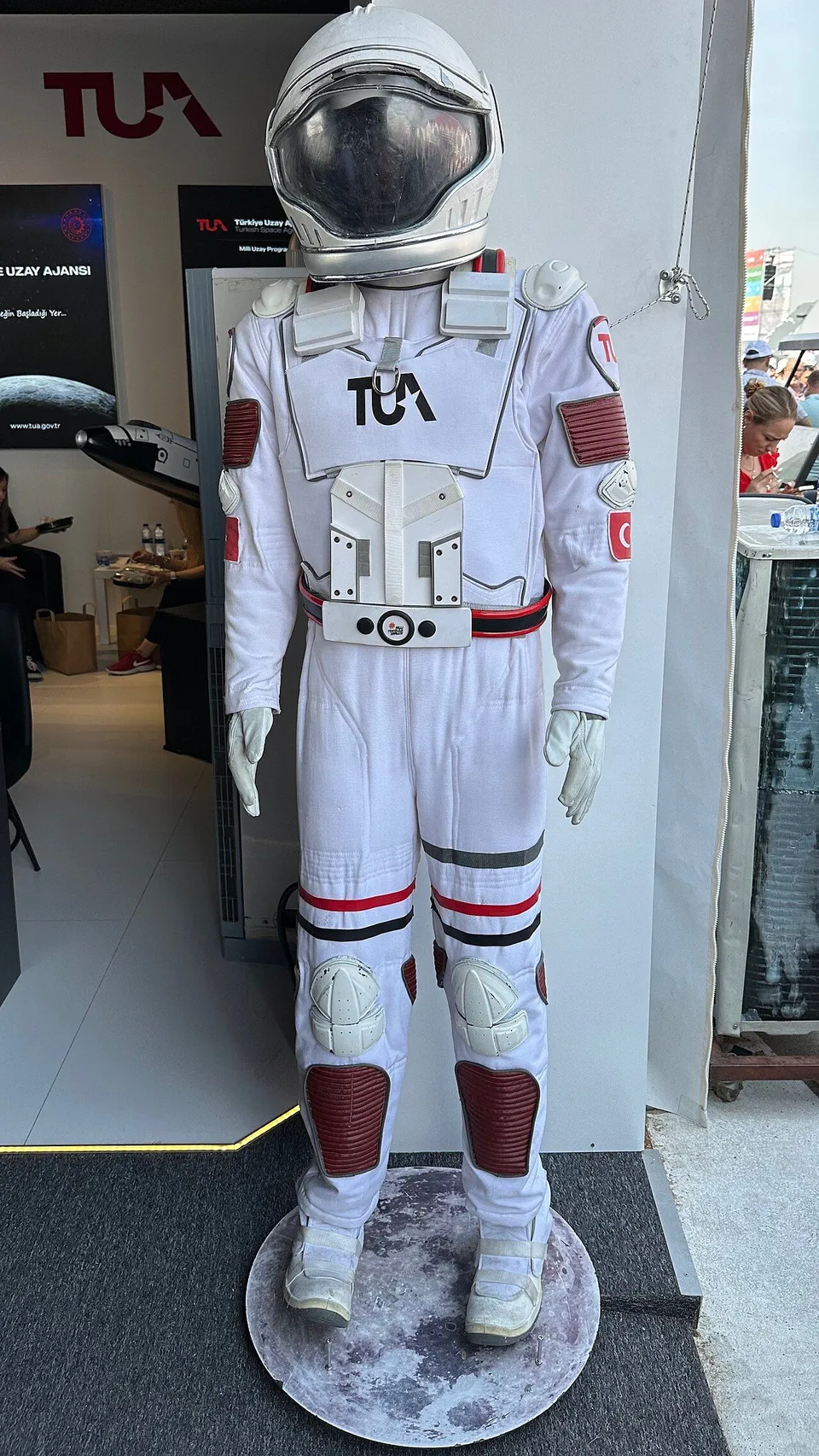 Space_suit_of_Turkish_astronauts